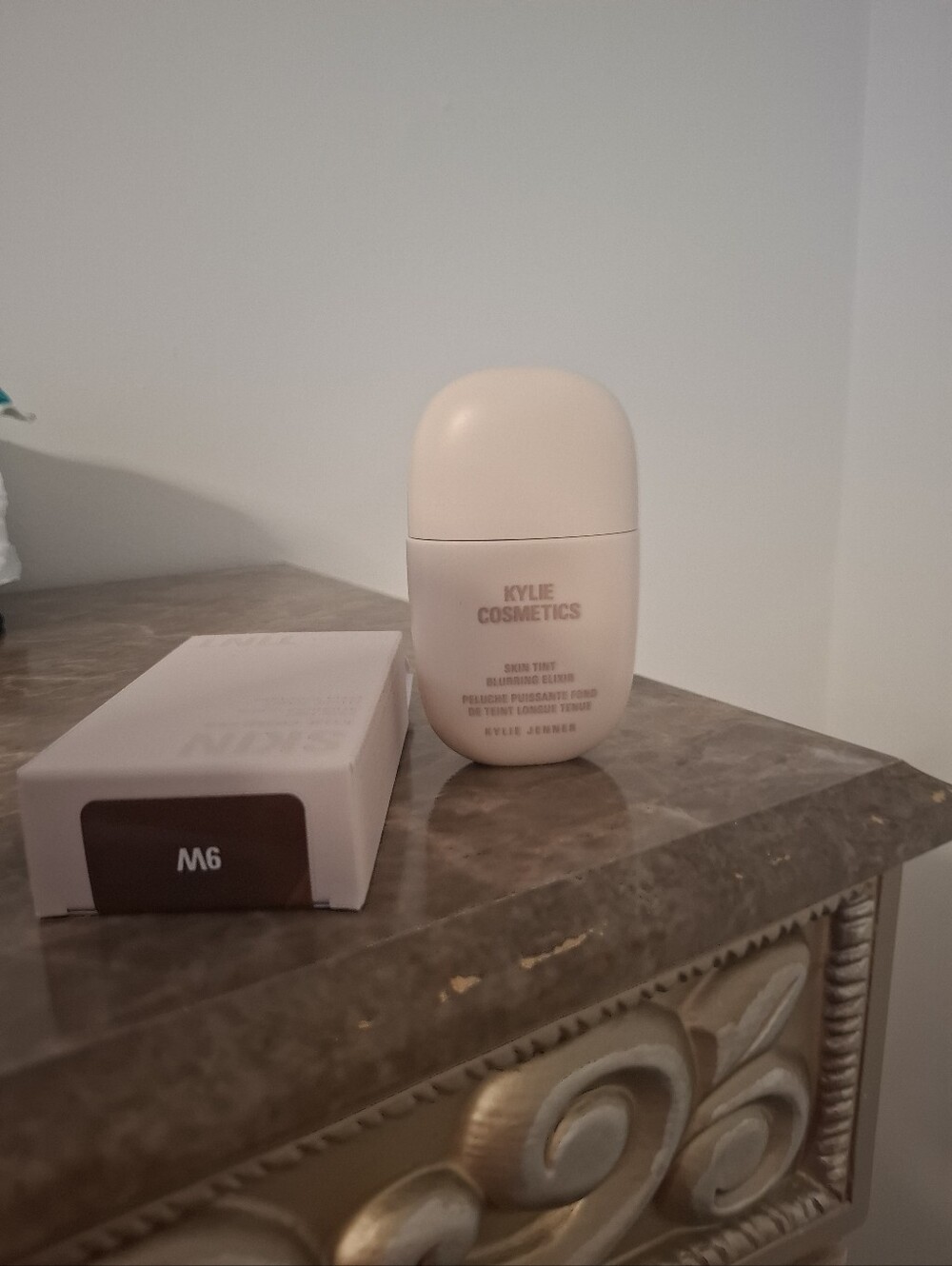 Kylie Skin Tint, Blurring Elixir 9W